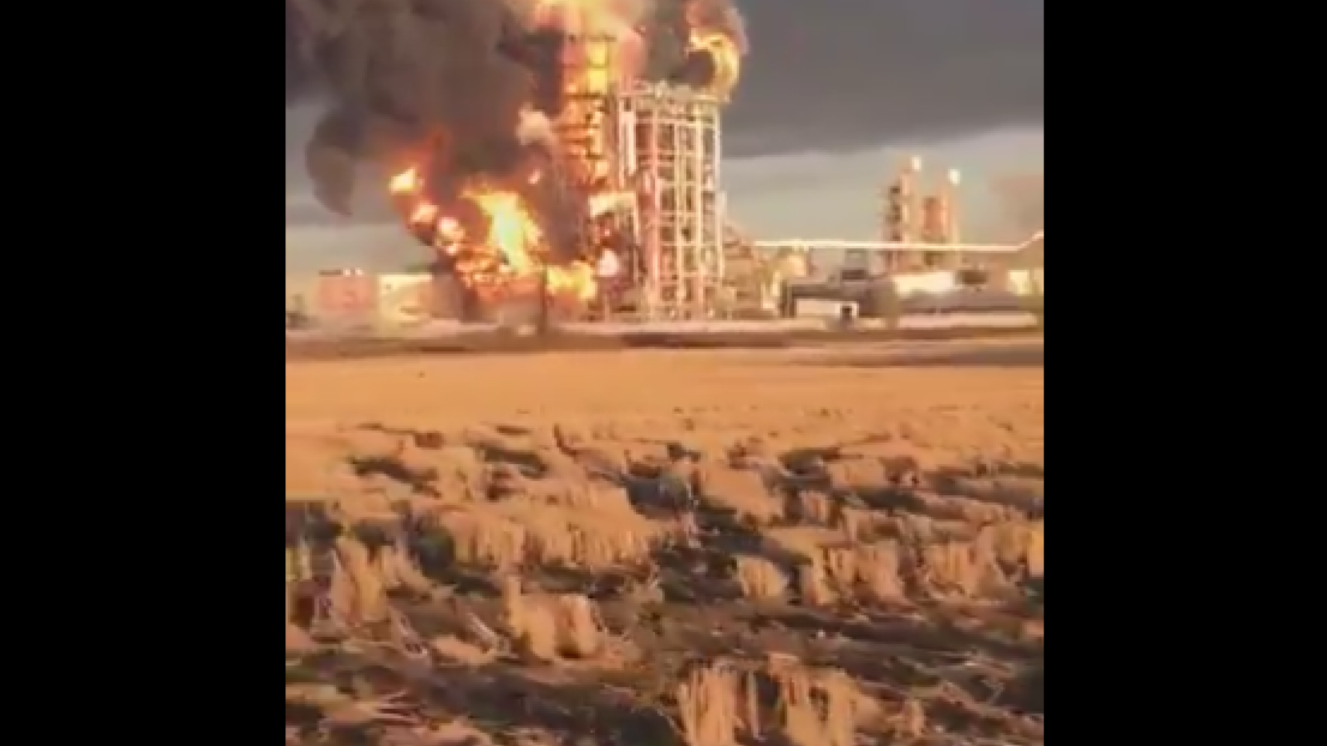 Un incendiu devastator a avut loc la o rafinarie a celei mai mari companii energetice din Italia, ENI. VIDEO