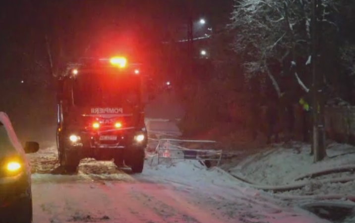 Barbat cu arsuri grave pe corp dupa ce o casa din Cluj a luat foc. De la ce ar fi pornit flacarile
