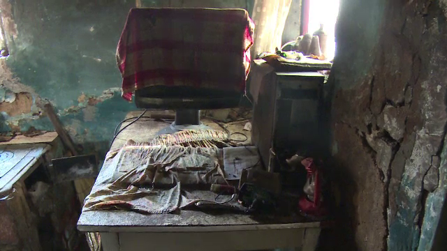 O femeie de 50 de ani care suferea de epilepsie a fost gasit carbonizata, dupa ce casa i-a luat foc. "Am spart geamurile"