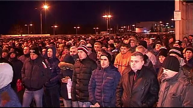 Protest la uzina Dacia de la Mioveni. Angajatii, speriati dupa ce 30 de colegi au ajuns la spital din cauza unui accident