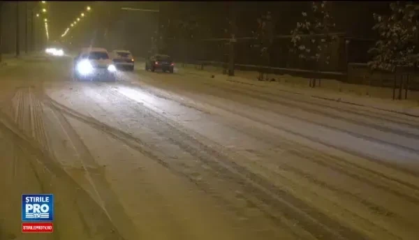 Codul galben de ninsori se mentine pana sambata. Masini blocate pe drumuri nationale si utilaje de deszapezire absente