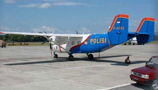 Un avion cu 15 oameni la bord s-a prabusit in Indonezia. Au fost gasite ramasitele navei, soarta pasagerilor e necunoscuta