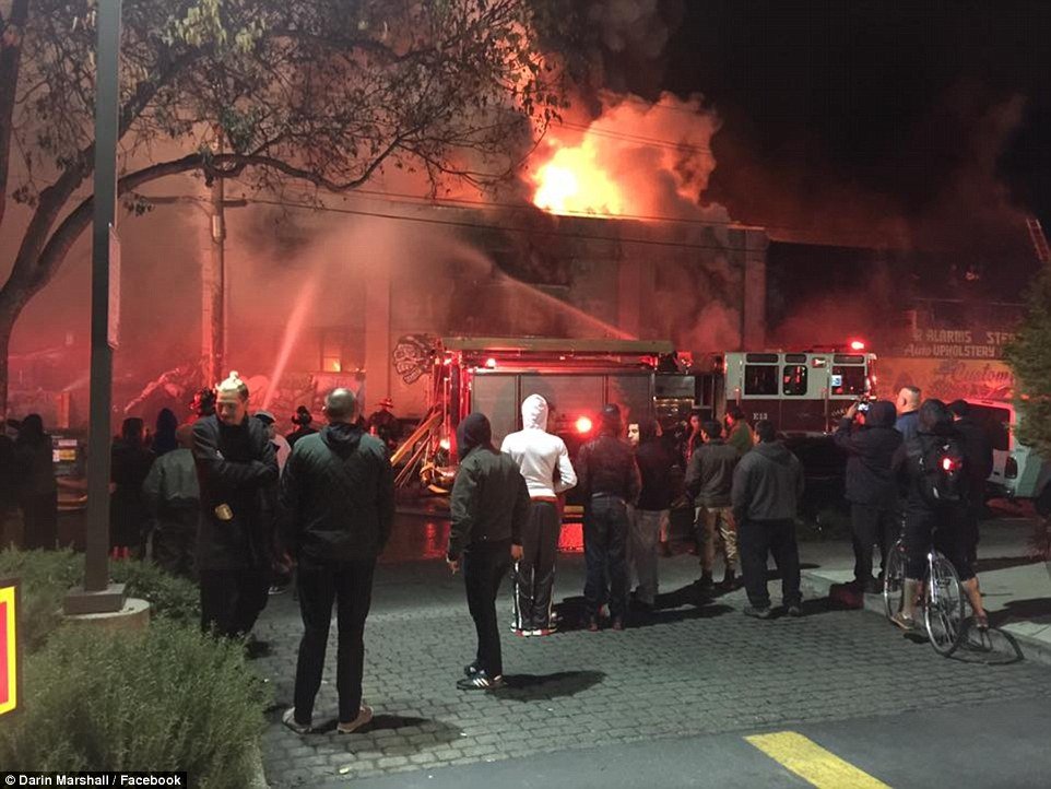 Incendiu depozit California