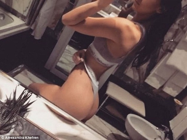 Reactia parintilor Alexandrei, dupa ce au aflat ca fata lor isi vinde virginitatea. Ce oferte sustine ca a primit tanara