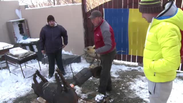 Singurele partii de la munte pe care se poate schia in acest moment. La pensiuni, s-au sacrificat deja primii porci