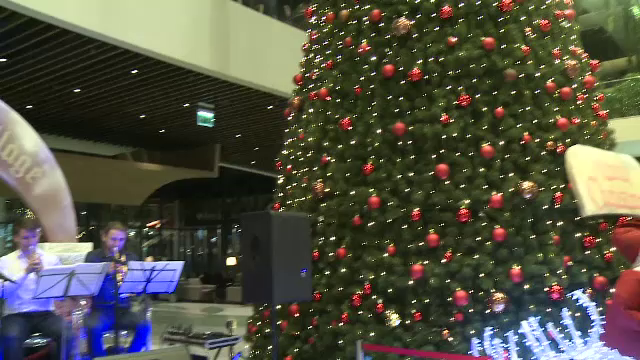 Copiii au ramas captivati de targurile de Craciun din mall-urile din Capitala. Ce cadouri si-au trecut pe lista de sarbatori