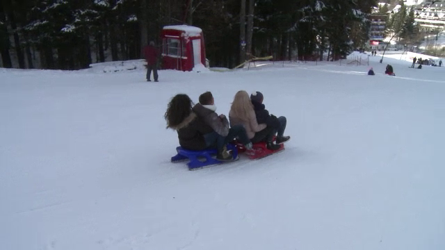 Pentru multi romani, weekend-ul la munte s-a terminat in coada pe DN 1. Solutia gasita: prelungirea vacantei