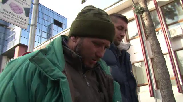 Si-ar fi omorat tatal cu pumnii pentru ca i-a spus ca isi iroseste viata. Dupa doua saptamani de stat in coma victima a murit