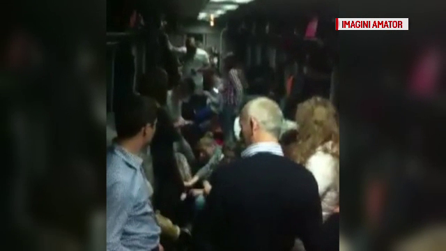 300 de pasageri inghesuiti in doar doua vagoane ale unui tren regional, timp de 6 ore. Ce li s-a reprosat tot calatorilor