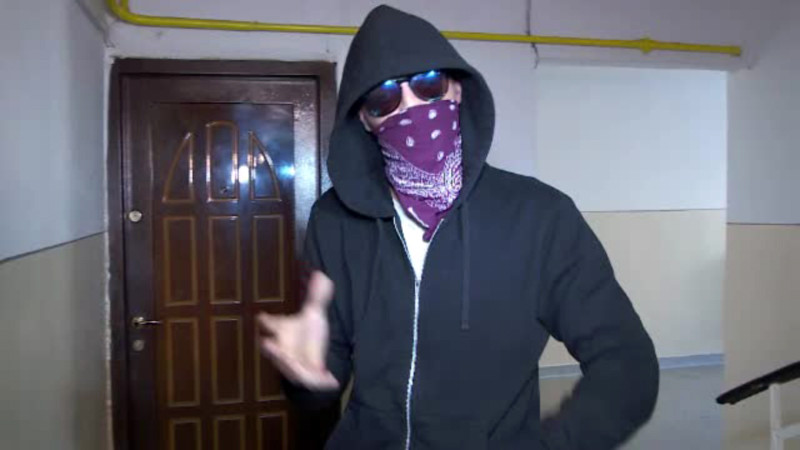 Barbatul care si-a pus cainele sa sfasie o pisica are antecedente si risca inchisoare: "Si mâța mananca soareci"