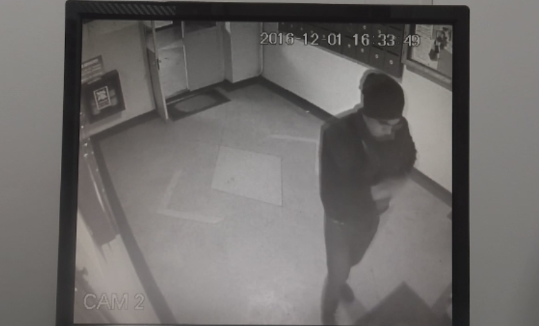 Locatarii unui bloc din Iasi sunt speriati dupa ce un tanar a furat din casa scarii. Ce a disparut de la fiecare etaj