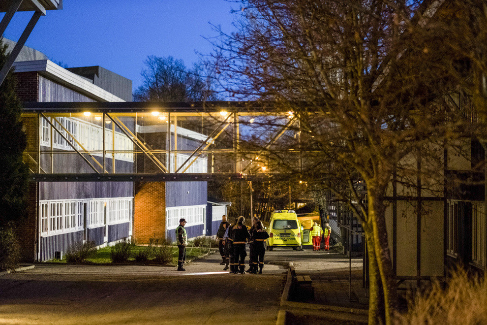 O femeie si un copil, injunghiati mortal langa o scoala din orasul norvegian Kristiansand. Autorul este cautat de Politie