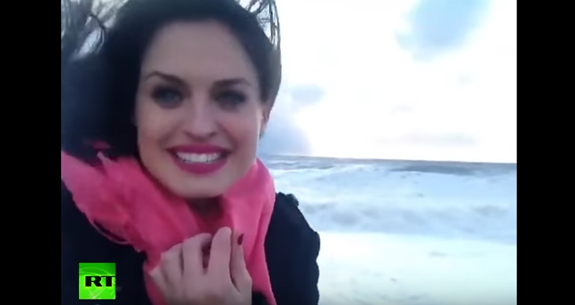 A vrut sa filmeze marea dezlantuita, dar a fost aproape sa fie luata de valuri. Ce a patit o rusoaica la Soci. VIDEO