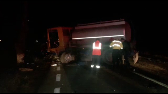Accident mortal in Constanta. Un barbat a intrat cu masina sub o autocisterna plina cu motorina