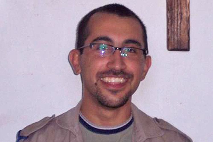 Un pedofil a fost linsat intr-o catedrala de un grup de parinti ai unor copii pe care ii abuzase. Barbatul a murit