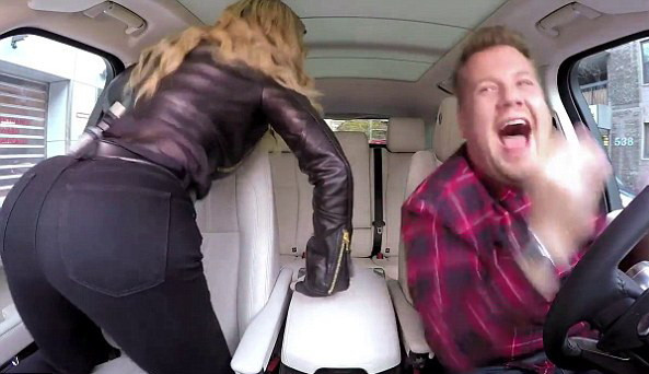 Vedeta care starneste controverse dupa ce a dansat cu posteriorul la camera, in emisiune. "Imi e greata". VIDEO