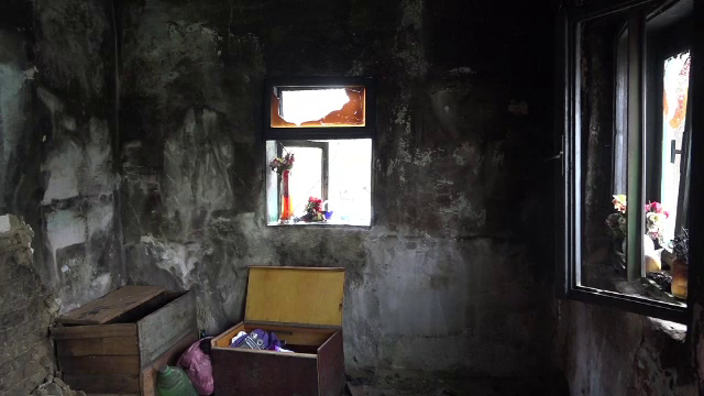 Un barbat din Mures a ars de viu cu tot cu casa. Mama lui, salvata in ultima clipa de vecini