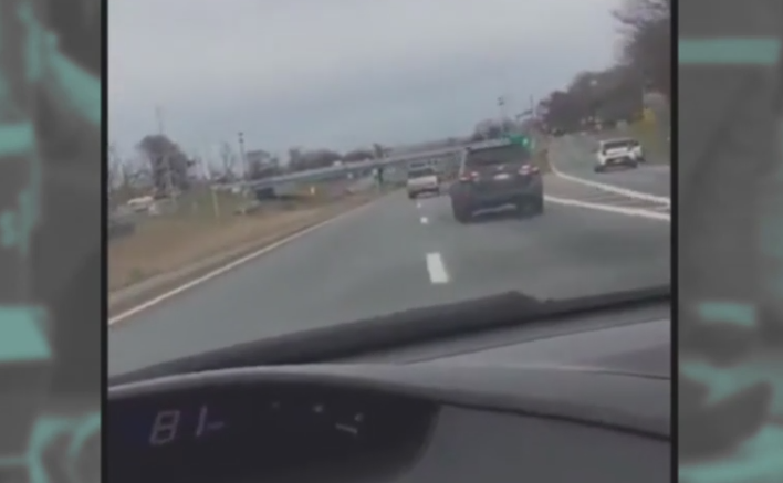 Un tanar a transmis LIVE pe Facebook momentul in care intra cu masina intr-un camion, la peste 180 de km/h. VIDEO