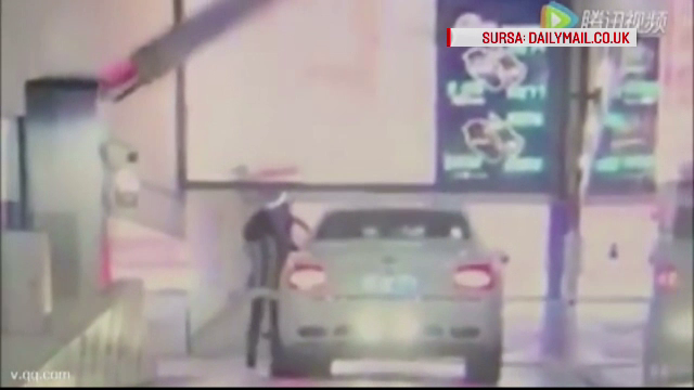 O soferita a oprit masina in panta, dar fara sa traga frana de mana. Unde s-a oprit autoturismul. VIDEO