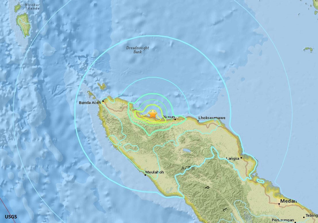 Dezastru in Indonezia, dupa cutremurul de 6,5. Cel putin 100 de oameni au murit, spitalele sunt arhipline. FOTO