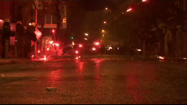 Mars transformat in proteste violente, la Atena. Politistii au intervenit cu gaze lacrimogene