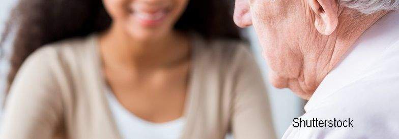 I-a tot furat banii unui veteran de razboi, pana cand barbatul a observat ca ii dispar. Cum a fost prinsa infirmiera. VIDEO