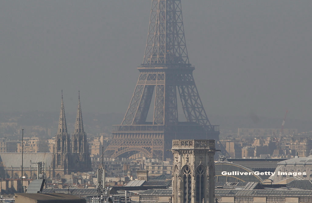 Record de poluare la Paris. Pentru a 2-a zi consecutiv, circulatia autovehiculelor a fost restrictionata
