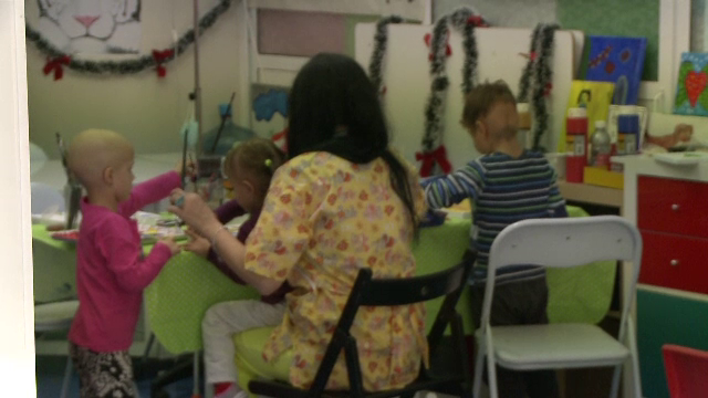 Desenele copiilor de la Institutul de Oncologie scoase la licitatie in cadrul unui vernisaj in scopuri caritabile