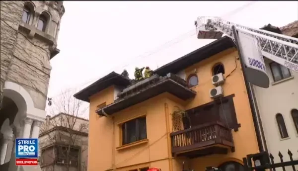 Problemele infruntate de pompieri pentru a stinge un incendiu in Bucuresti: traficul, masinile parcate si lipsa hidrantilor