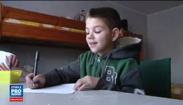 Au 10 si 12 ani, dar traiesc intr-un centru de plasament pentru ca parintii muncesc in Italia. Ce isi doresc de Craciun