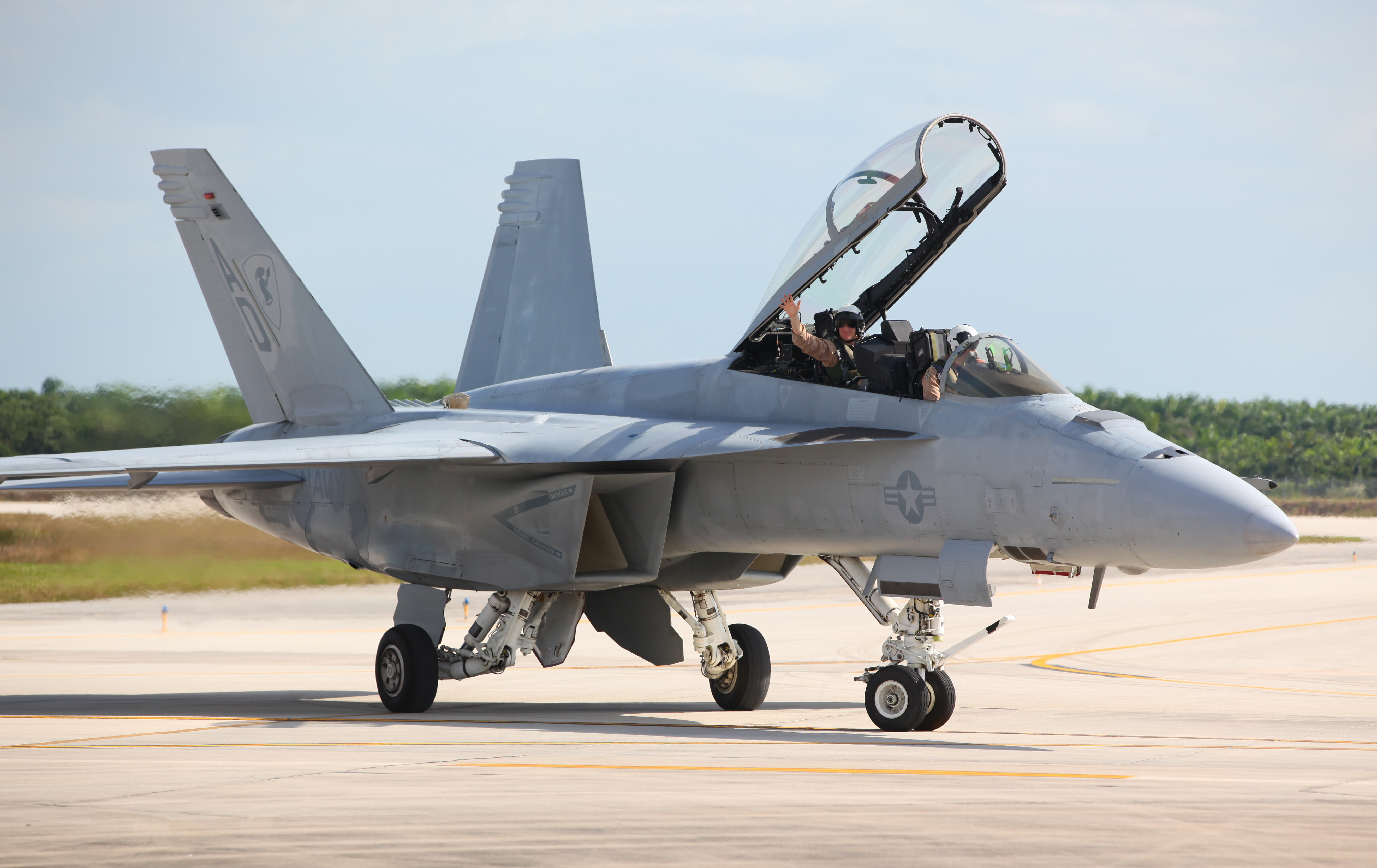 Pilot american, disparut, dupa ce s-a prabusit cu avionul in Pacific. SUA si Japonia au inceput o operatiune de salvare