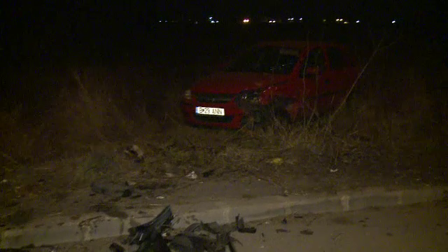 Patru masini au fost lovite de un autoturism condus de un sofer de 19 ani. "A iesit schiopatand, a fost o intrecere"