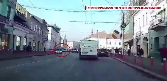 O tanara din Franta, care locuieste in Cluj, a ajuns la spital cu rani grave, dupa ce a fost lovita de o masina