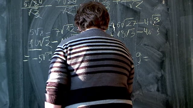 Guvernul a corectat greseala din lege care lasa mii de familii fara alocatiile de sprijin din cauza absentelor la scoala