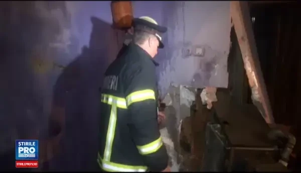 Explozie in Galati, dupa ce o centrala a fost umpluta prea mult cu lemne. Blocul urmeaza sa fie expertizat