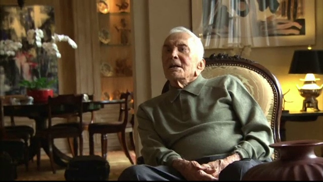 Kirk Douglas, ultimul star al Epocii de Aur de la Hollywood, a implinit 100 de ani. Secretul longevitatii lui Spartacus