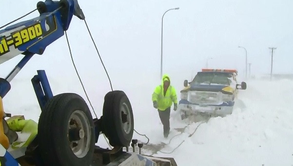 Ninsorile si poleiul au dus la doua accidente in lant in SUA, care au lasat in urma cel putin trei morti si 11 raniti