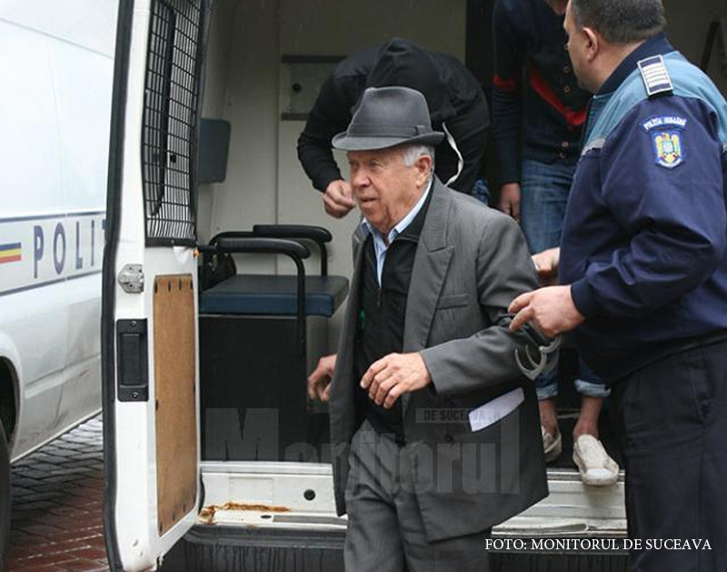 Fost primar, judecat pentru ca ar fi violat o minora, impreuna cu 2 tineri. Barbatul are 83 de ani si nu recunoaste nimic