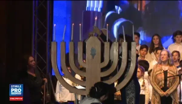 Zeci de elevi de la Scoala "Lauder-Reut" premiati de ministrul Educatiei in cadrul Galei Magna cum Laude