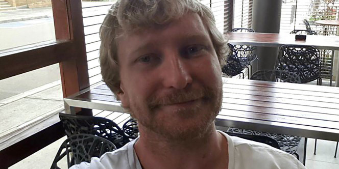 A cheltuit 1.3 milioane de dolari pe masini de lux si vacante din banii altora! Eroarea care l-a trimis la inchisoare iar acum este falit