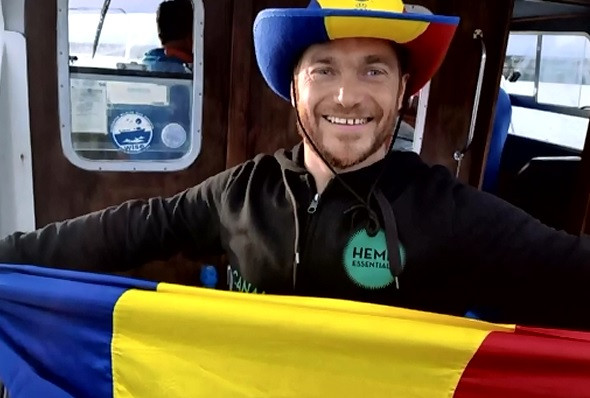 Bibliotecarul din Petrosani care a traversat inot Canalul Manecii. "Cand vedeam drapelul Romaniei, imi dadea putere"