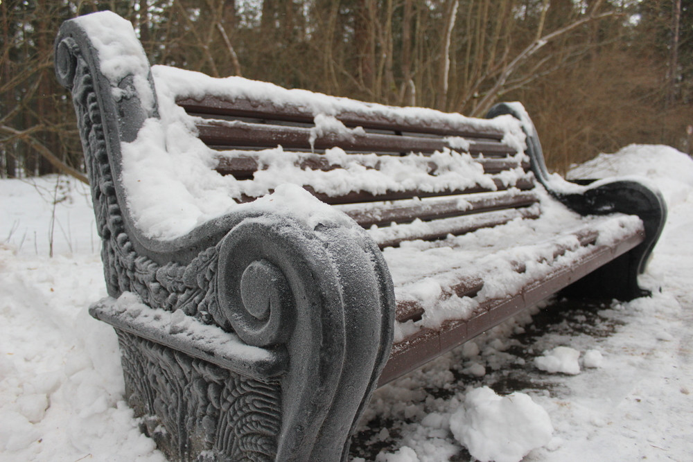 Se strica vremea si temperaturile scad. Precipitatiile cuprind treptat majoritatea zonelor, iar noaptea vor fi ninsori