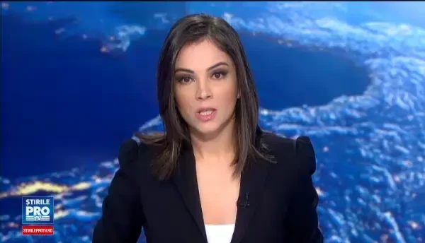 Un tramvai s-a ciocnit cu un troleibuz intr-o intersectie din Capitala. Patru oameni au fost raniti