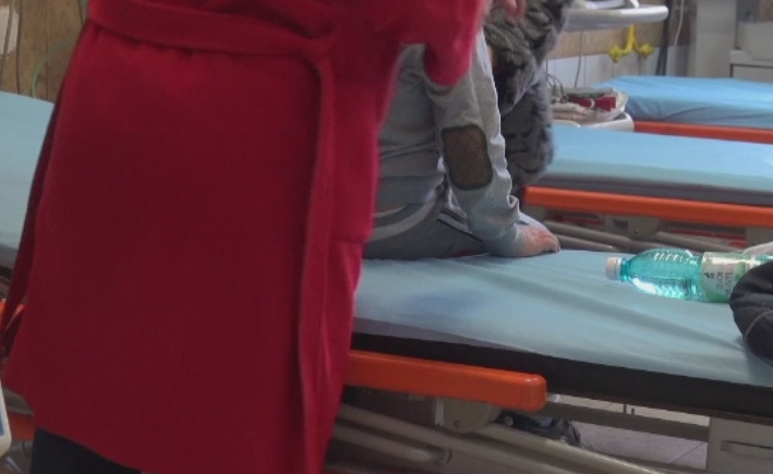 Copil de 4 ani, ranit la picior intr-un loc de joaca dintr-un centru comercial din Braila. Ce explicatie a primit mama