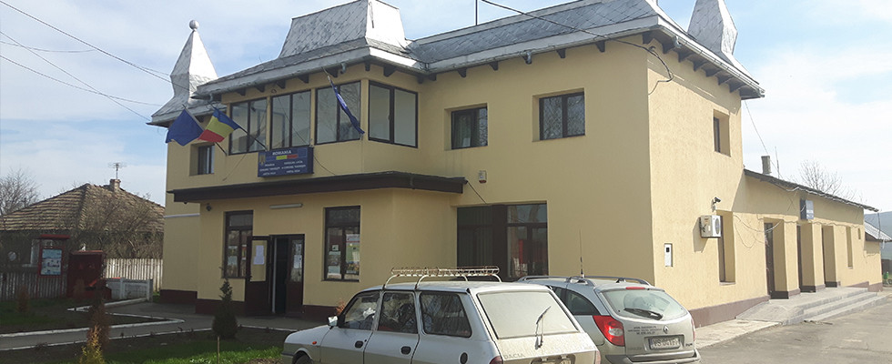 Profesoara din Vaslui, batuta cu teava de la calorifer de un elev pe strada. Femeia a fost nevoita sa se ascunda in Primarie