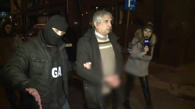 Burnei, suspendat din functia de prodecan. Anchetatorii au gasit in biroul sau plicuri cu bani pe post de semn de carte