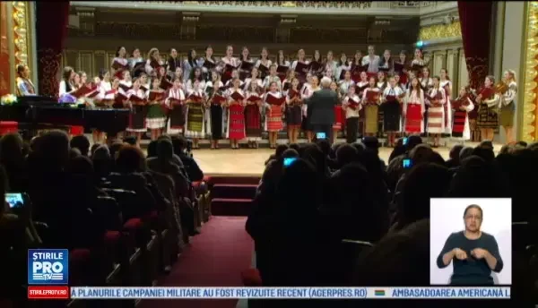 O, brad frumos, neputincios/ Toporul tot te vede. Modul original in care au protestat copiii fata de defrisari, la Ateneu