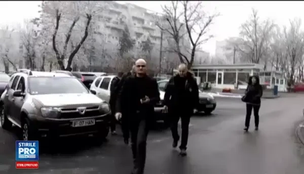 Burnei, suspendat din functia de prodecan. Anchetatorii au gasit in biroul sau plicuri cu bani pe post de semn de carte