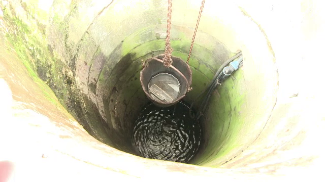 Concentratia de nitrati in fantanile din Dolj, de 5 ori mai mare. DSP: "Exista risc de deces la copii si gravide"