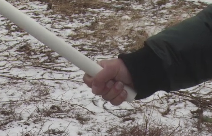 Ancheta in cazul profesoarei batute de un elev de 12 ani cu o teava. Baiatul s-a suparat ca a primit 4 la teza